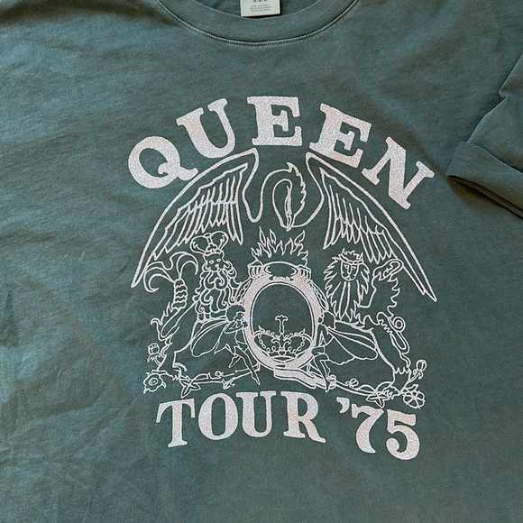 Queen Oversized T-Shirt - Picture 5 of 7
